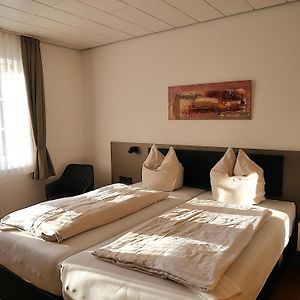 Standard Zimmer mit Kingsize-Bett